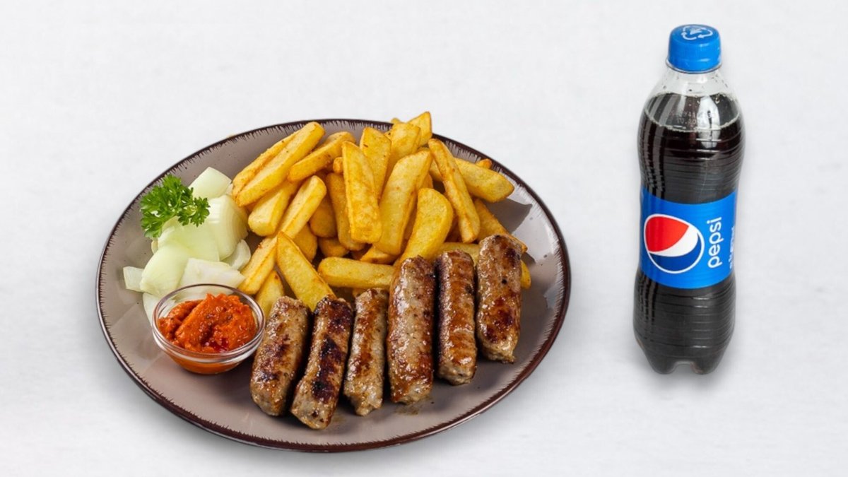 Čevapčiči s prilogo in pijača