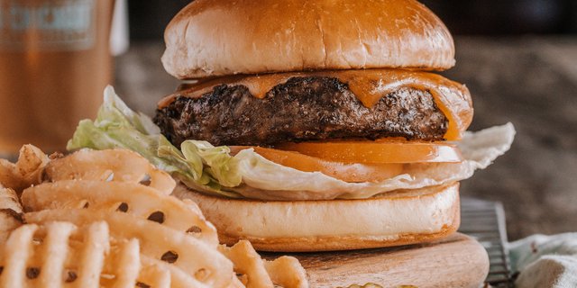 Classic Cheeseburger