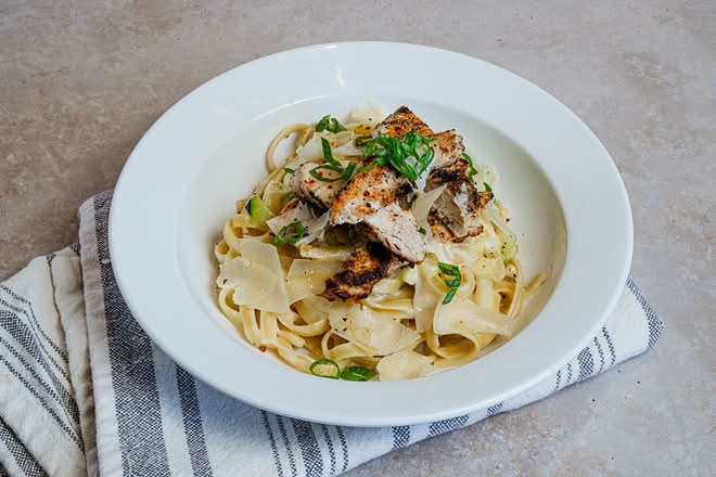GRILLED CHICKEN ALFREDO