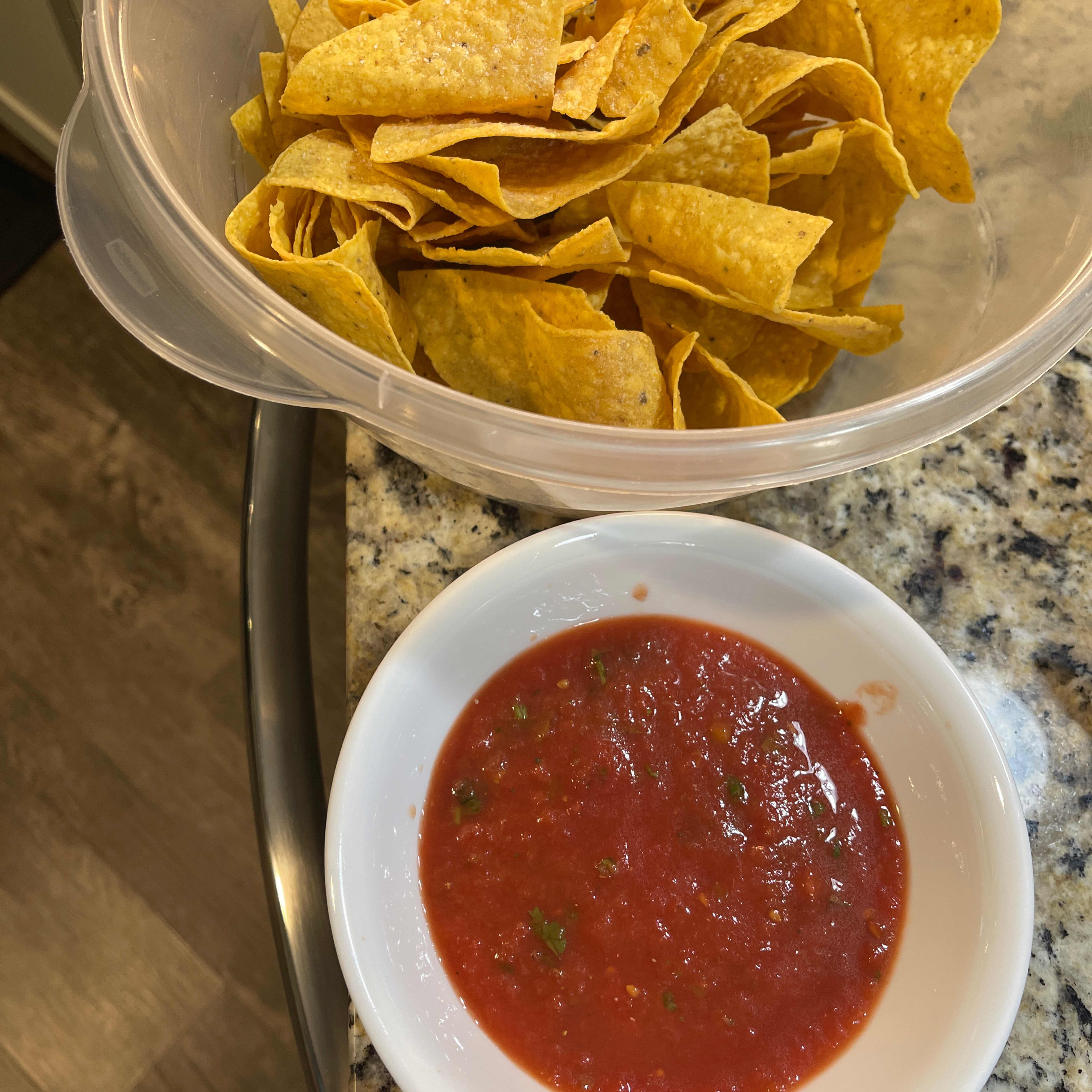 Chips and salsa 32 oz