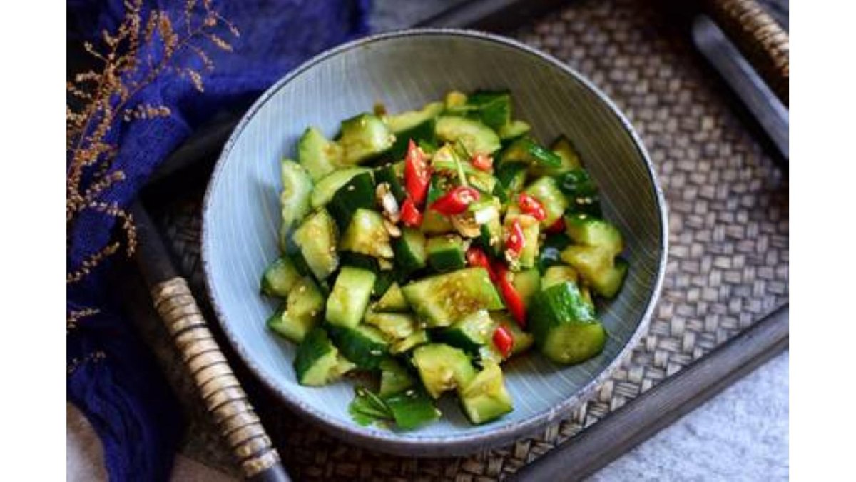 D02. Salată de castraveți