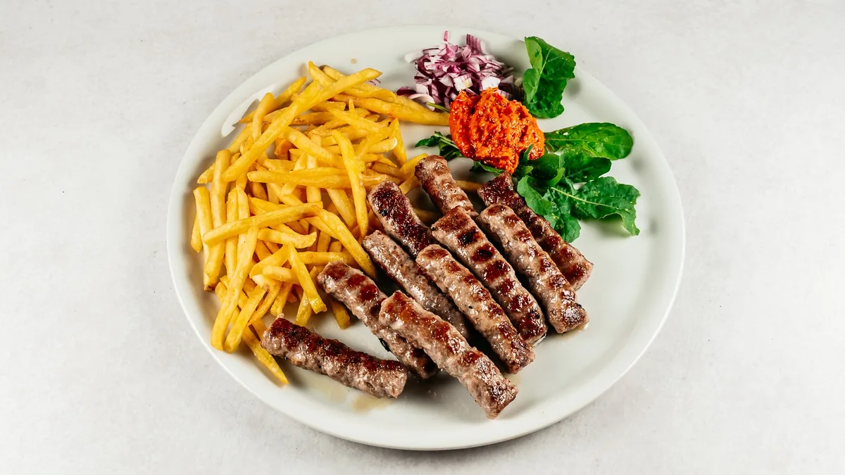 Ćevapi s prilogom
