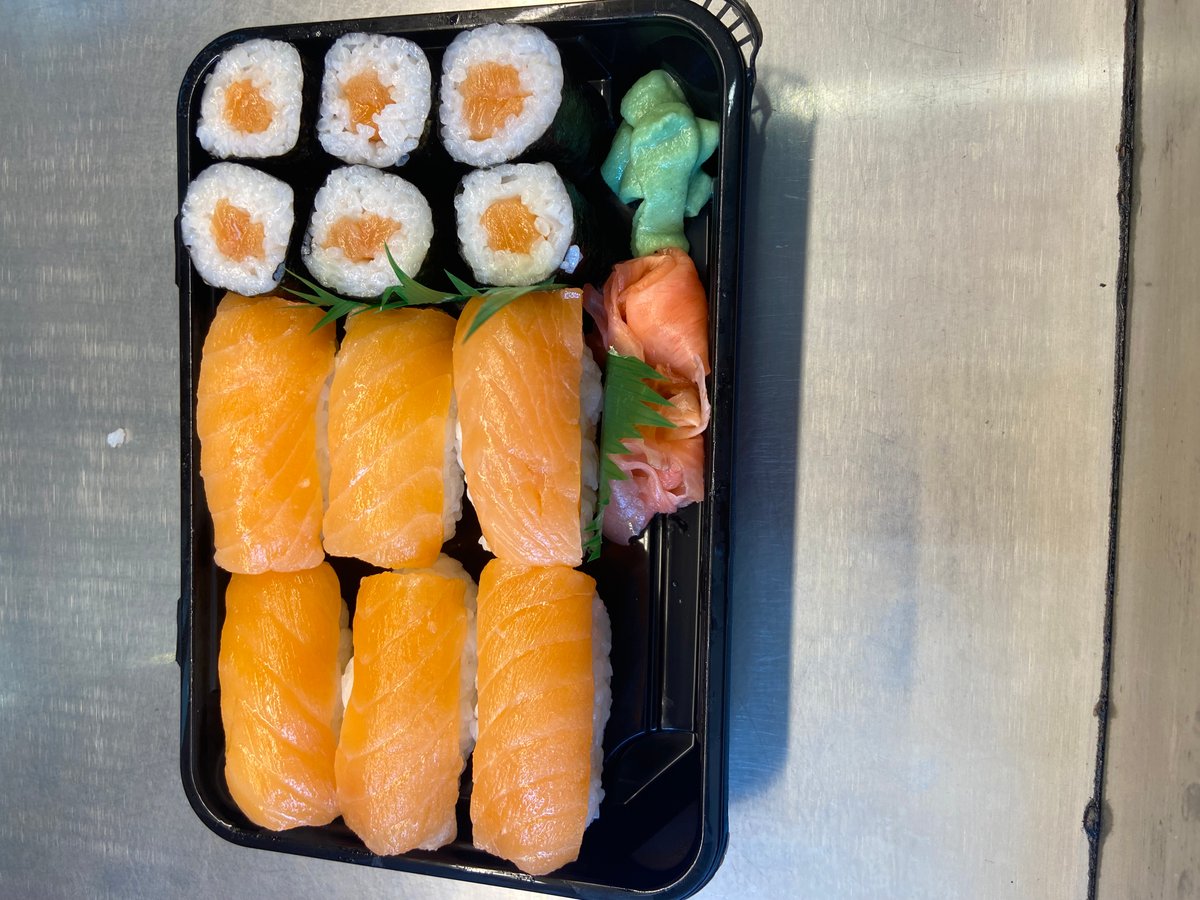 F4 12piece sushi mix