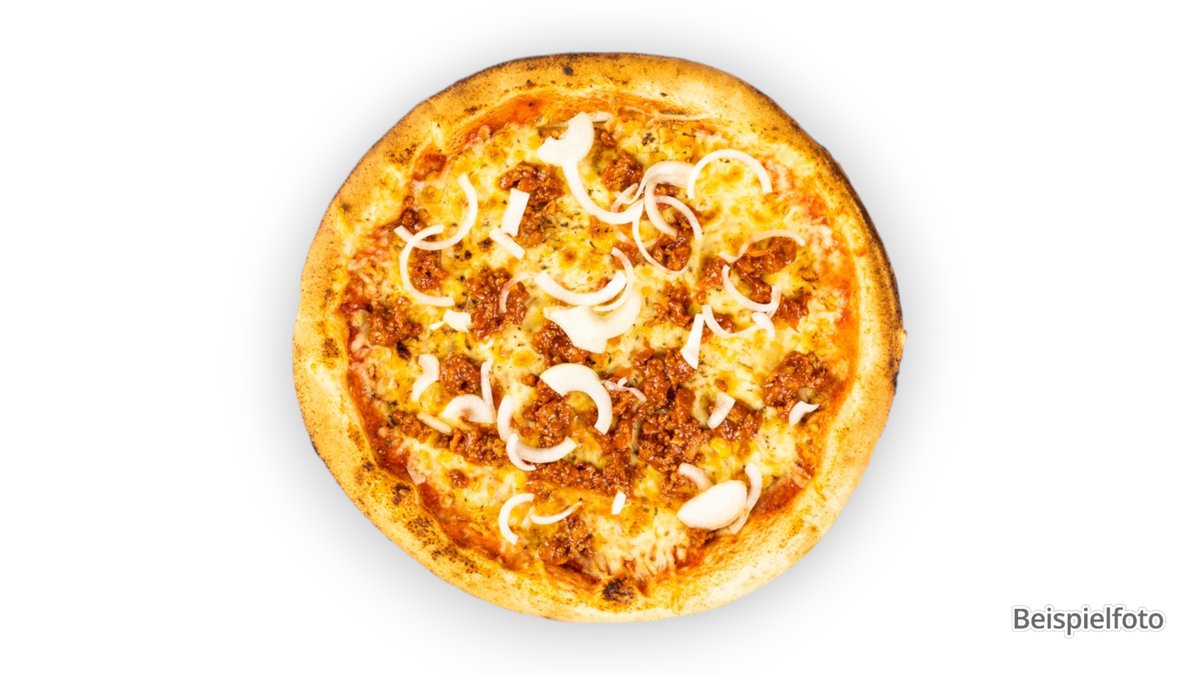 21. Pizza mit Bolognesesoße, rote Zwiebeln, Paprika und Knoblauch