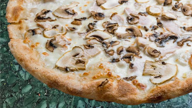 14" Chicken Mushroom Pizza
