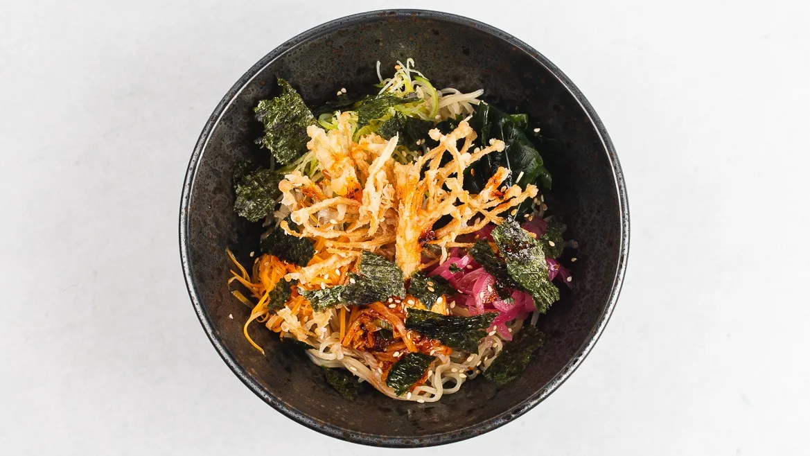 Vegetarijanska ramen solata