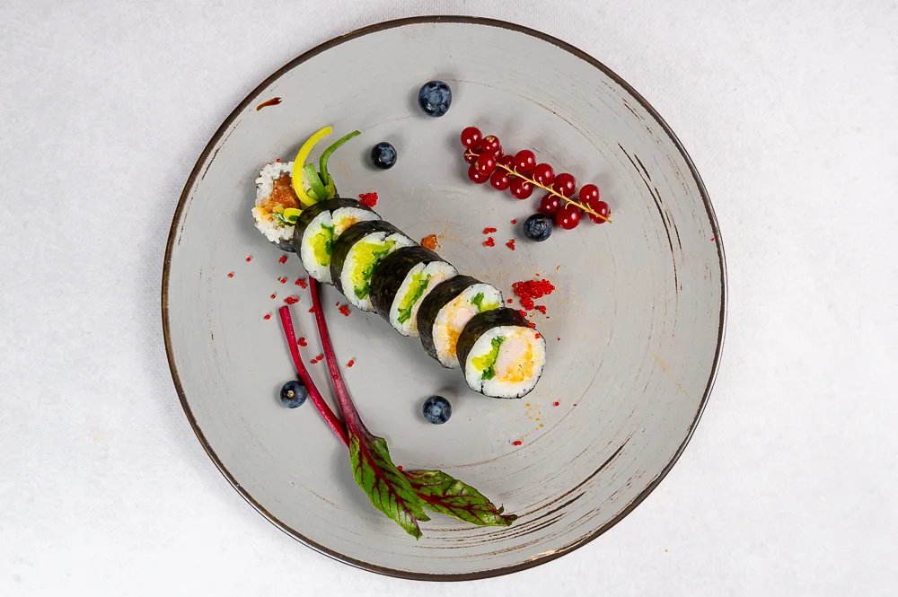 Futomaki tuńczyk tempura, szparag tempura