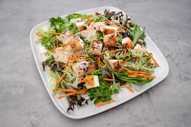 Island Spring Mix Salad With Protein