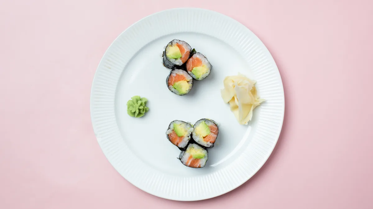 11. Lachs Avocado Maki