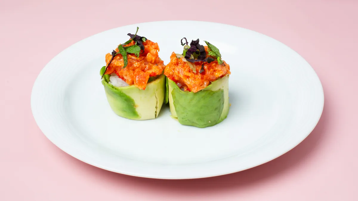 55. Lachs-Tatar Avocado Gunkan