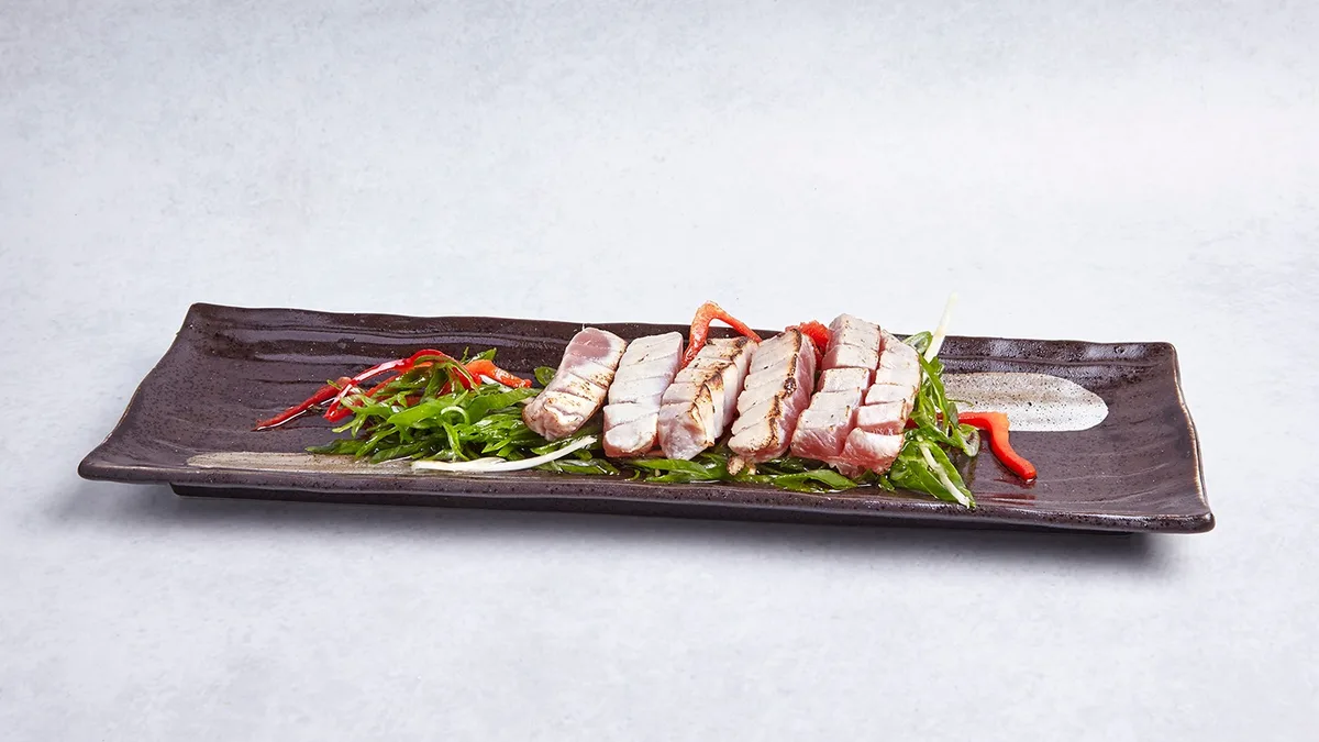 102 Yaki Zakana flambierter Thunfisch