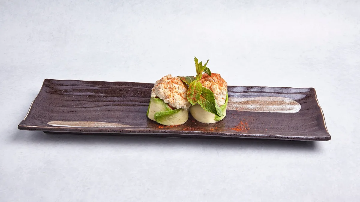 56 Tuna Tartar Avo Gunkan