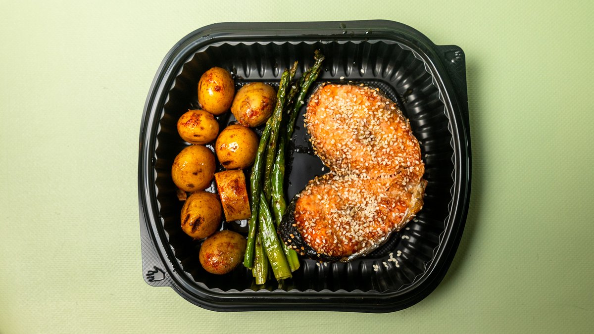 Salmon Fillet and Baby Asparagus Potatoes