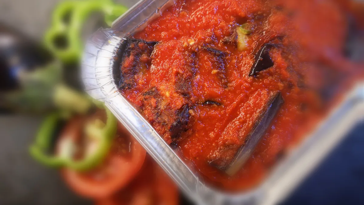 Mousaqa hagyományos egyiptomi pitával (vegan mousaqa)