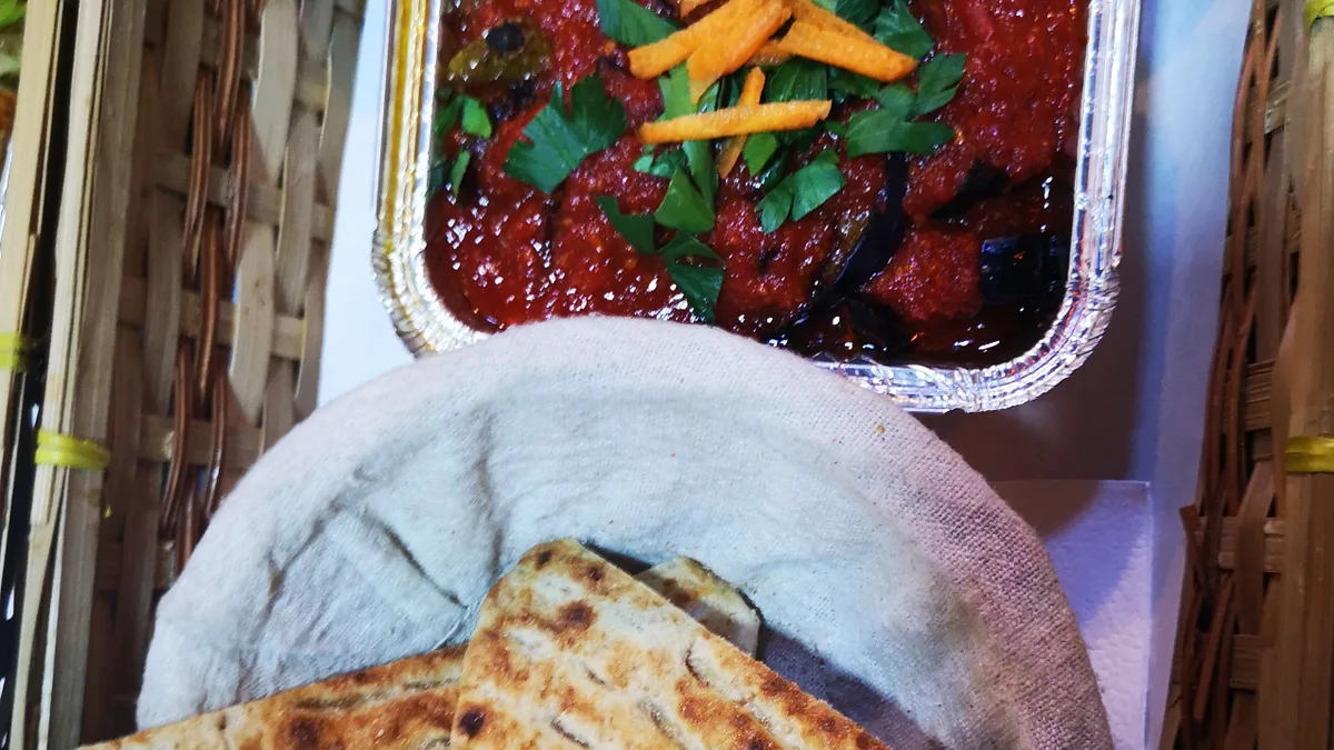 Muszaka darált borjúhússal and pitával (Mousakka with minced beef and Pita)