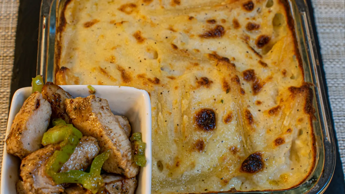 Small Pasta Grilled chicken Bachamel/Kicsi/tészta grillezett csirkedarabokkal
