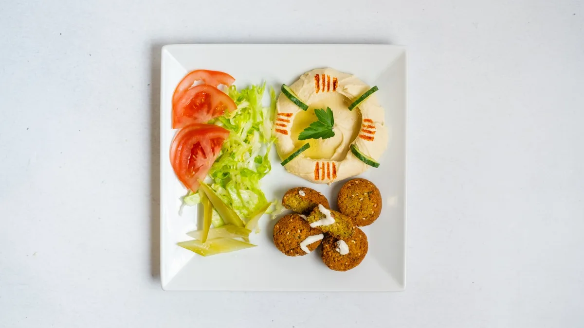 29. Falafel talíř