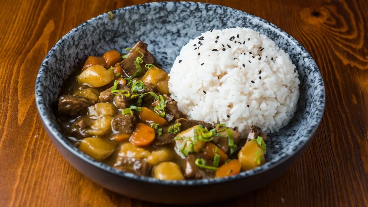 N4. Beef Curry Rice / Ρύζι με Βοδινό Κάρυ