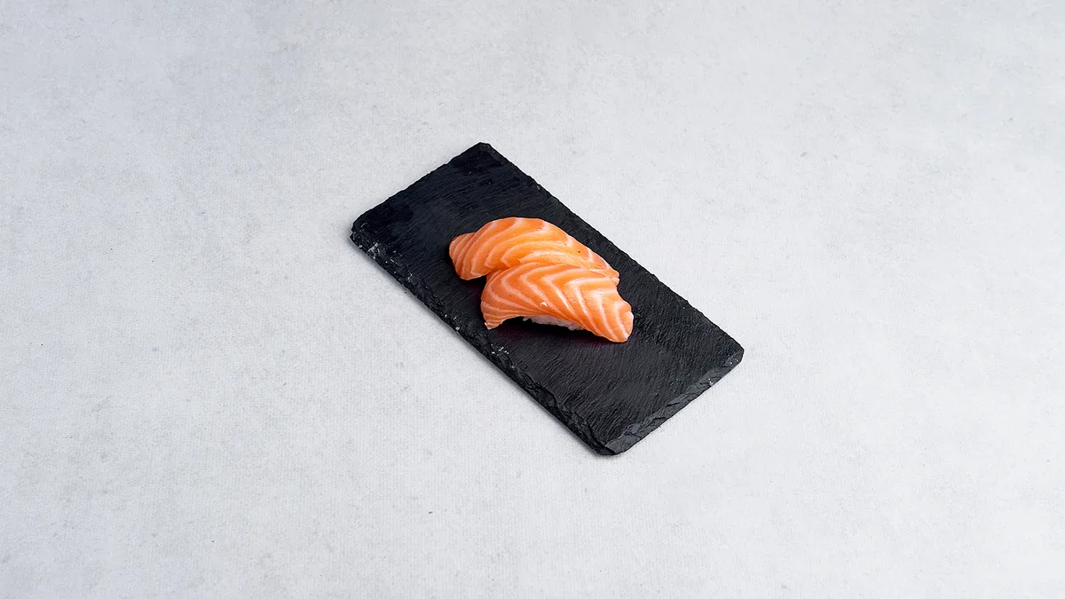 Nigiri z łososiem