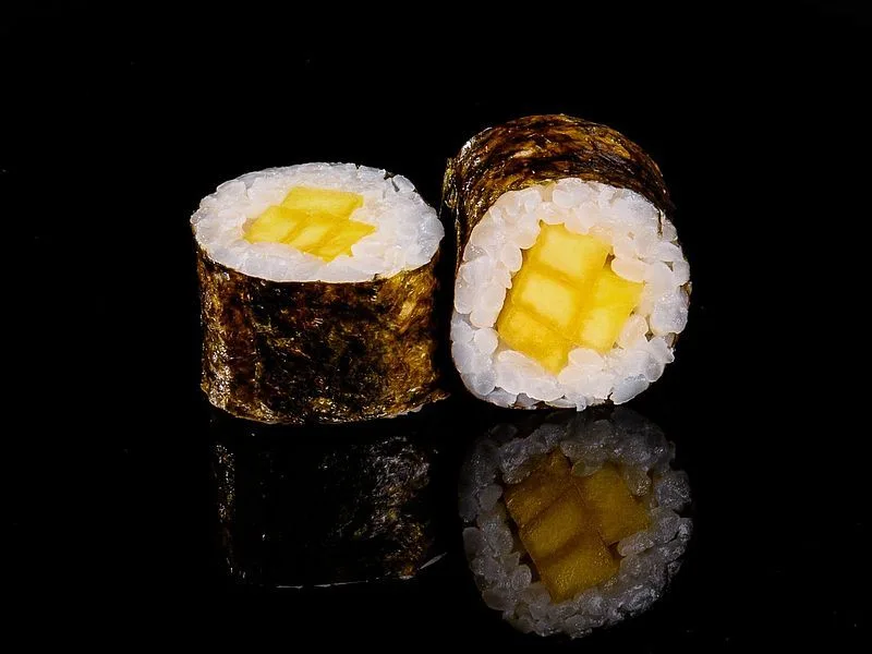 Maki z mango