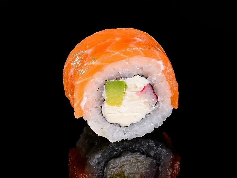 Philadelphia z łososiem i surimi