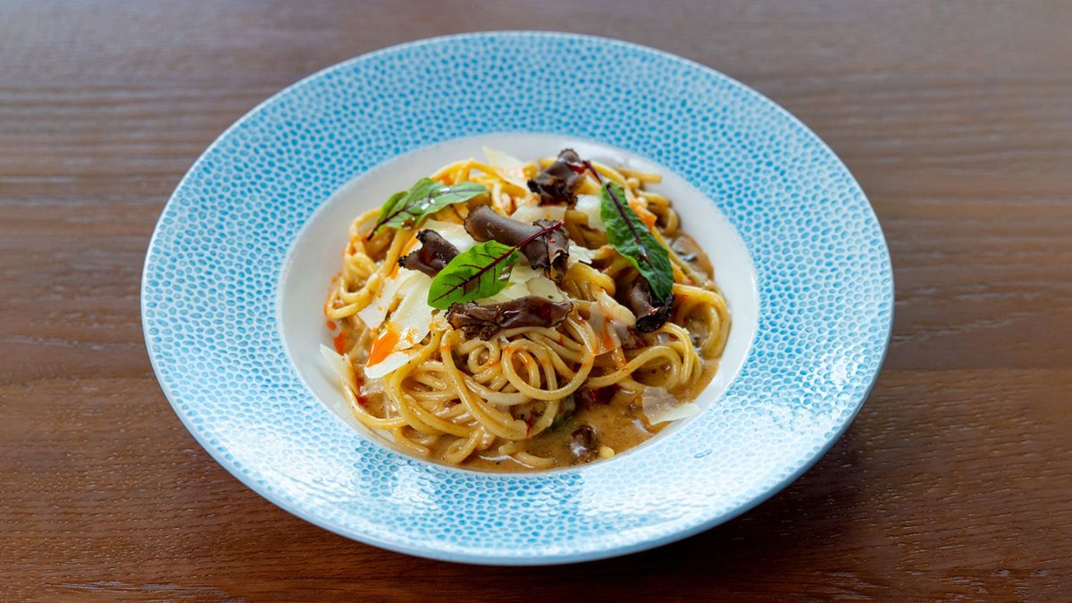 Špageti sa tartufima i sa Parmigiano-Reggiano