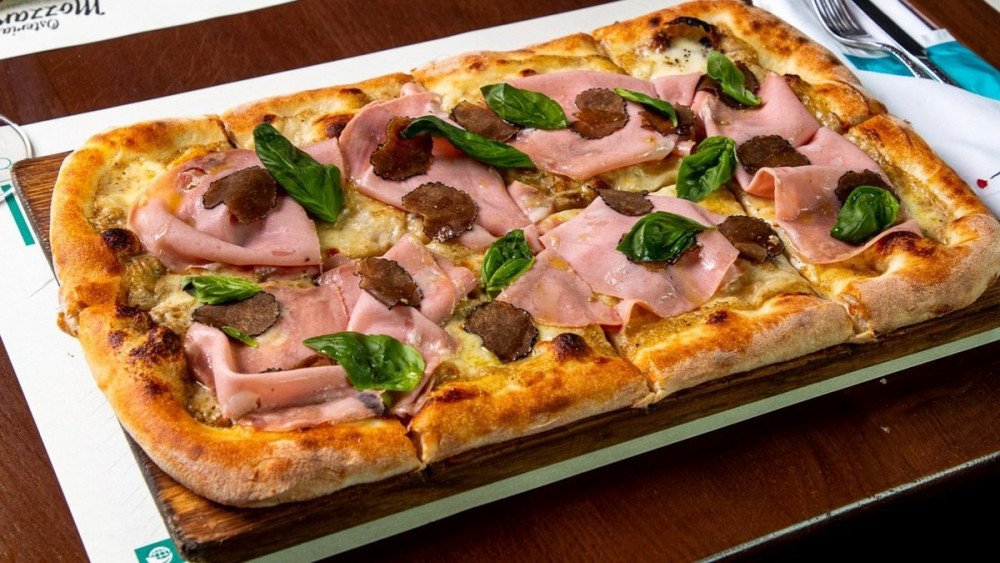 Pizza Mortadella Tartufo