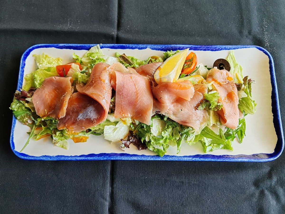 Salata sa aromatičnom Luca pastrmkom
