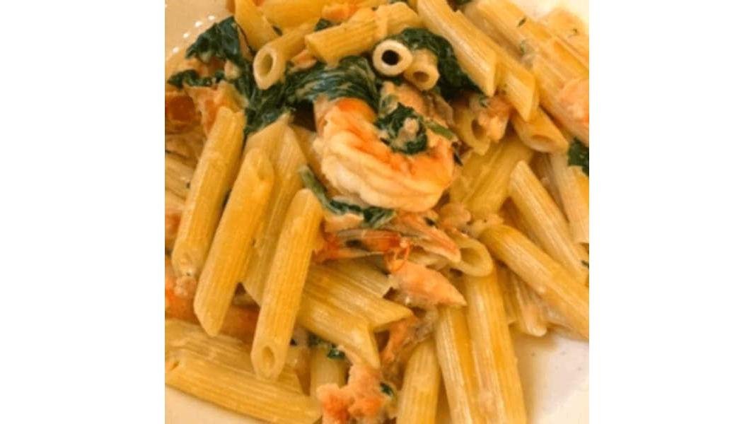 Penne salmone gamberi e spinaci