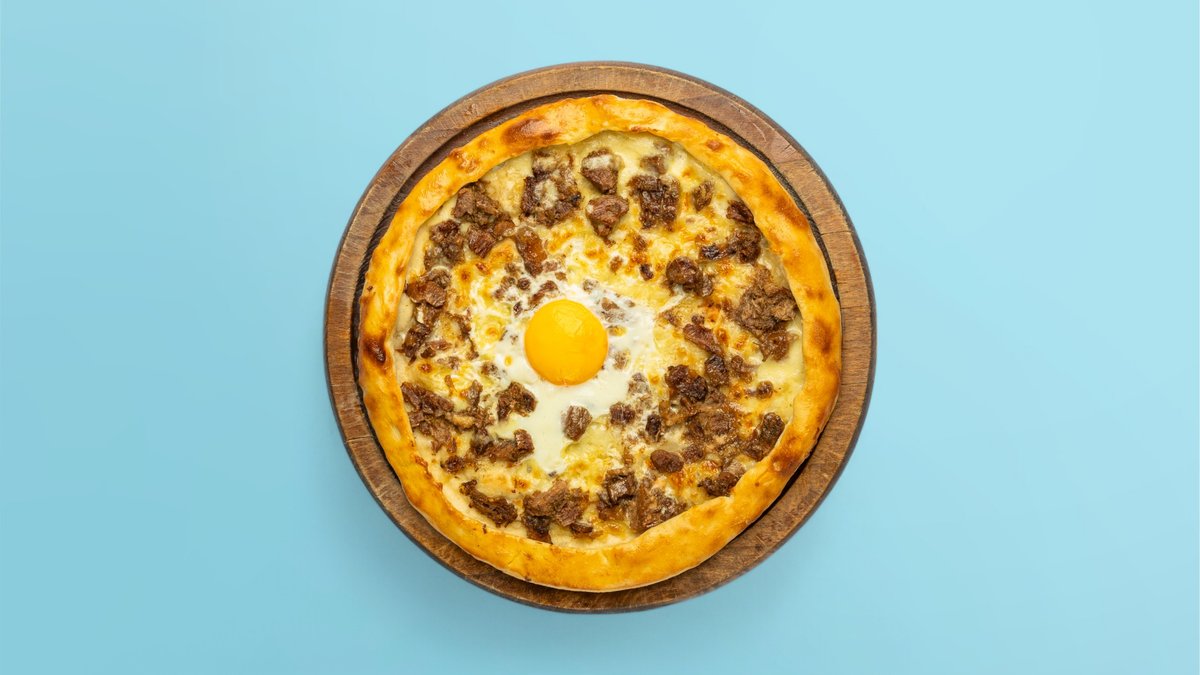 Pizza With Minced Meat and Kaçkavall Cheese