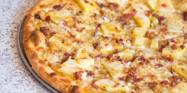 12" Gluten-Free Fresh Pineapple, Bacon and Hot Honey Pizza