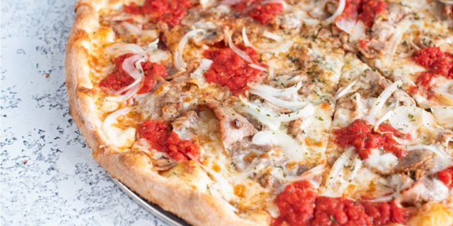 12" Gluten-Free Sausage and Vidalia Onion Pizza