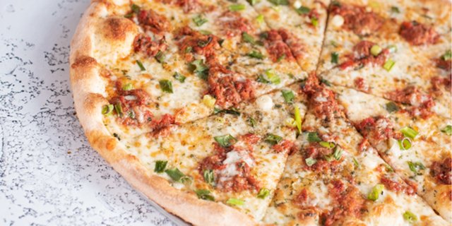 12" Gluten-Free Spicy Pulled Pork w/ Scallion Pizza