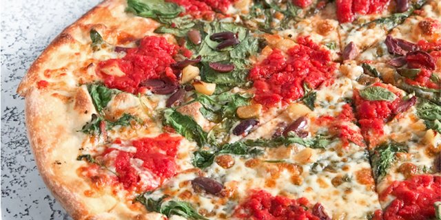 12" Gluten-Free Spinach, Kalamata Olive and Roasted Garlic Pizza