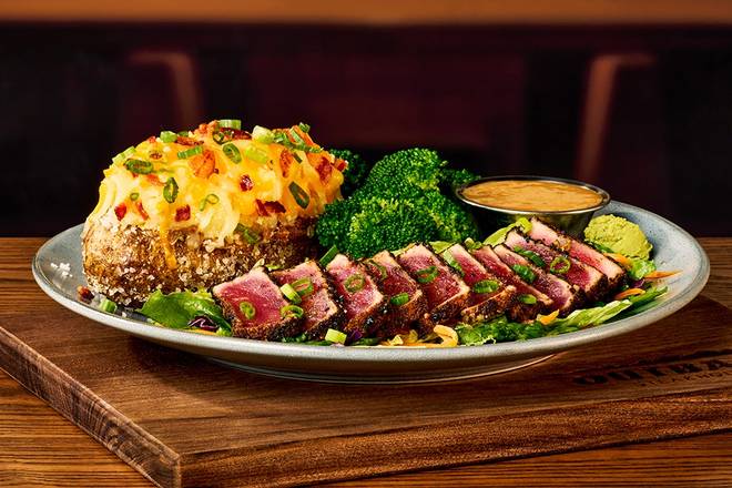 Seared Peppered Ahi*
