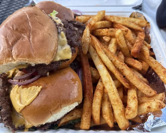 3 MINI BURGERS WITH FRIES