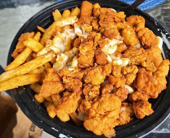 CAJUN CRISPY CHICKEN MAC N CHEESE BOWL