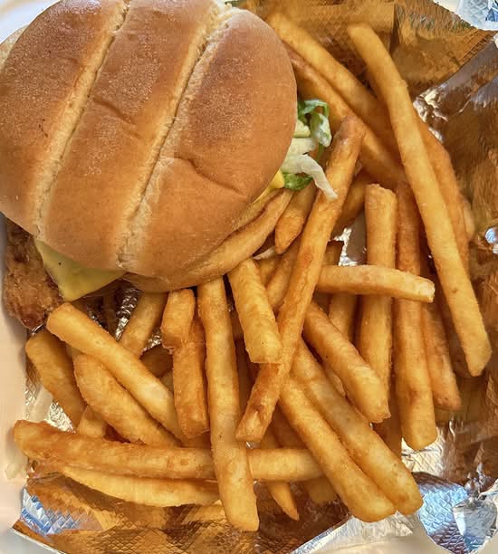 CRISPY CHICKEN SANDWICH W/ FRIES