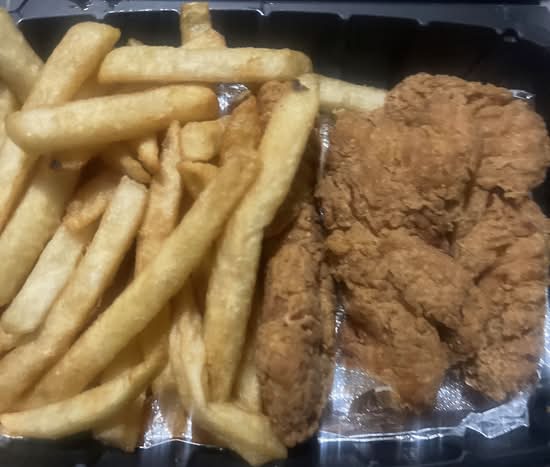 KIDS 3 TENDERS WITH FRIES