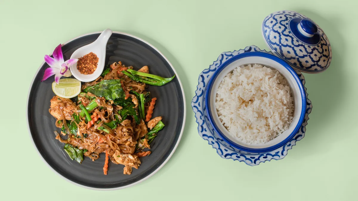 733. Pad Sieu Gai
