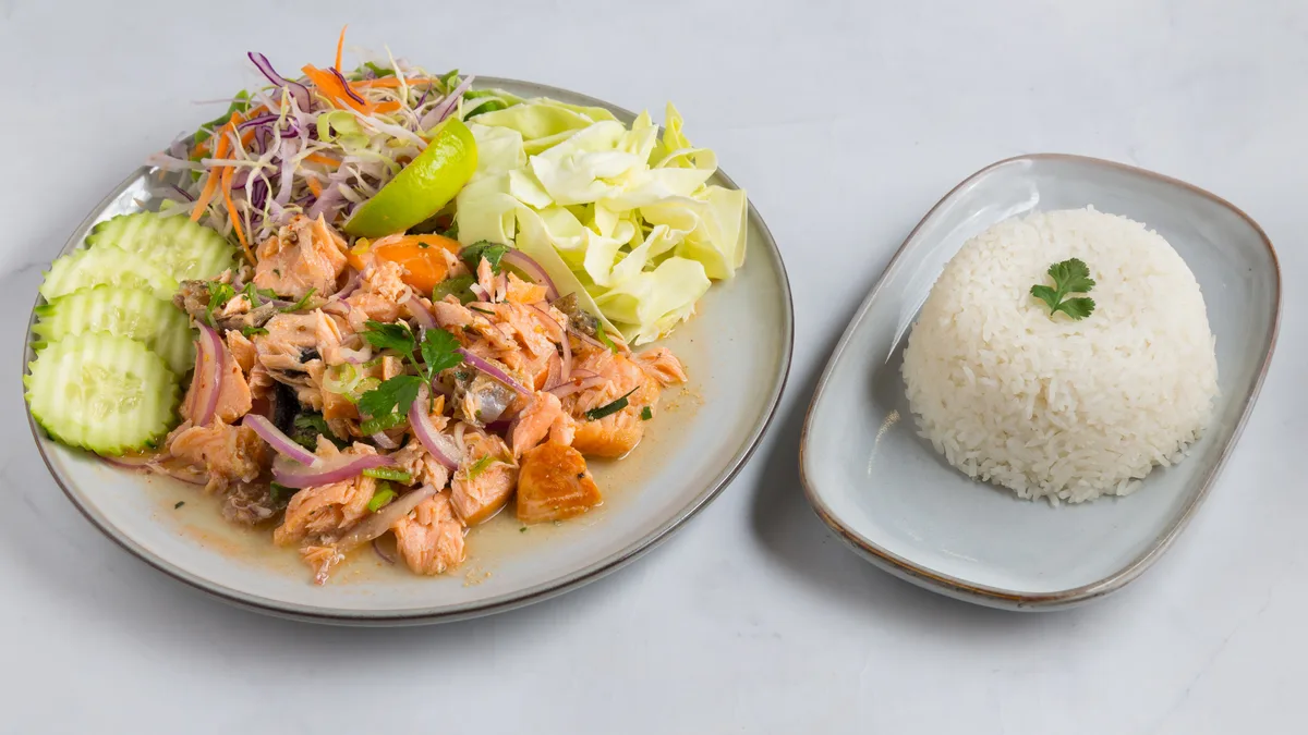 Lab Pla Salmon + Jasmin Rice