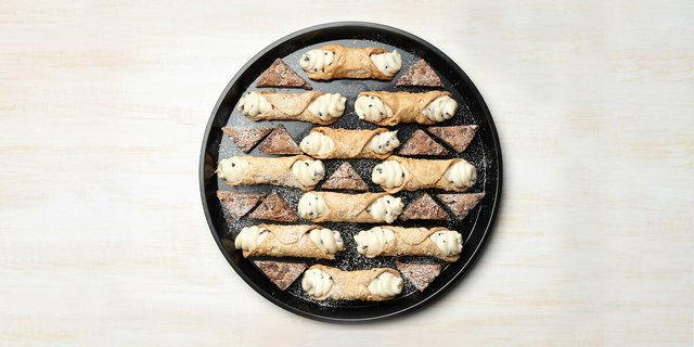 Cannoli and Brownie Tray