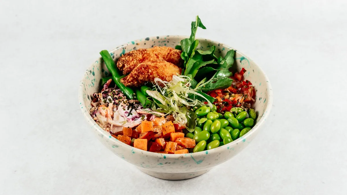 Poke bowl kozice