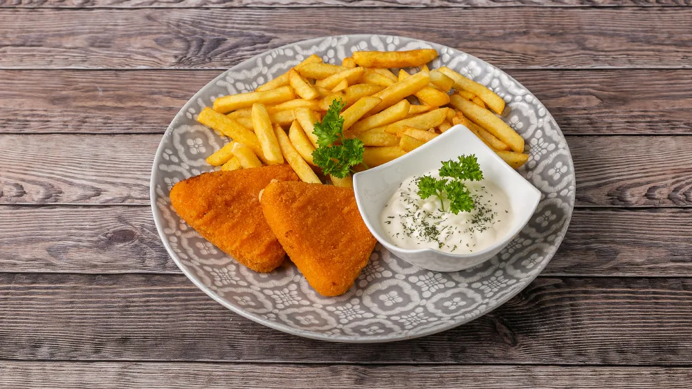 Rántott trappista sajt + hasábburgonya + tartármártás
