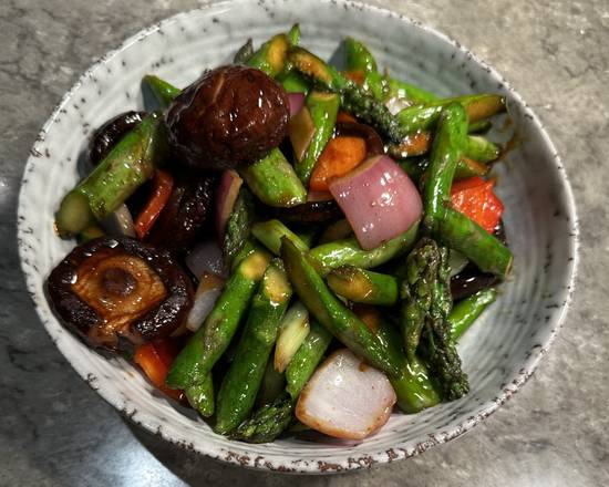 Wok Fried Asparagus and Shiitake Mushroom (V)