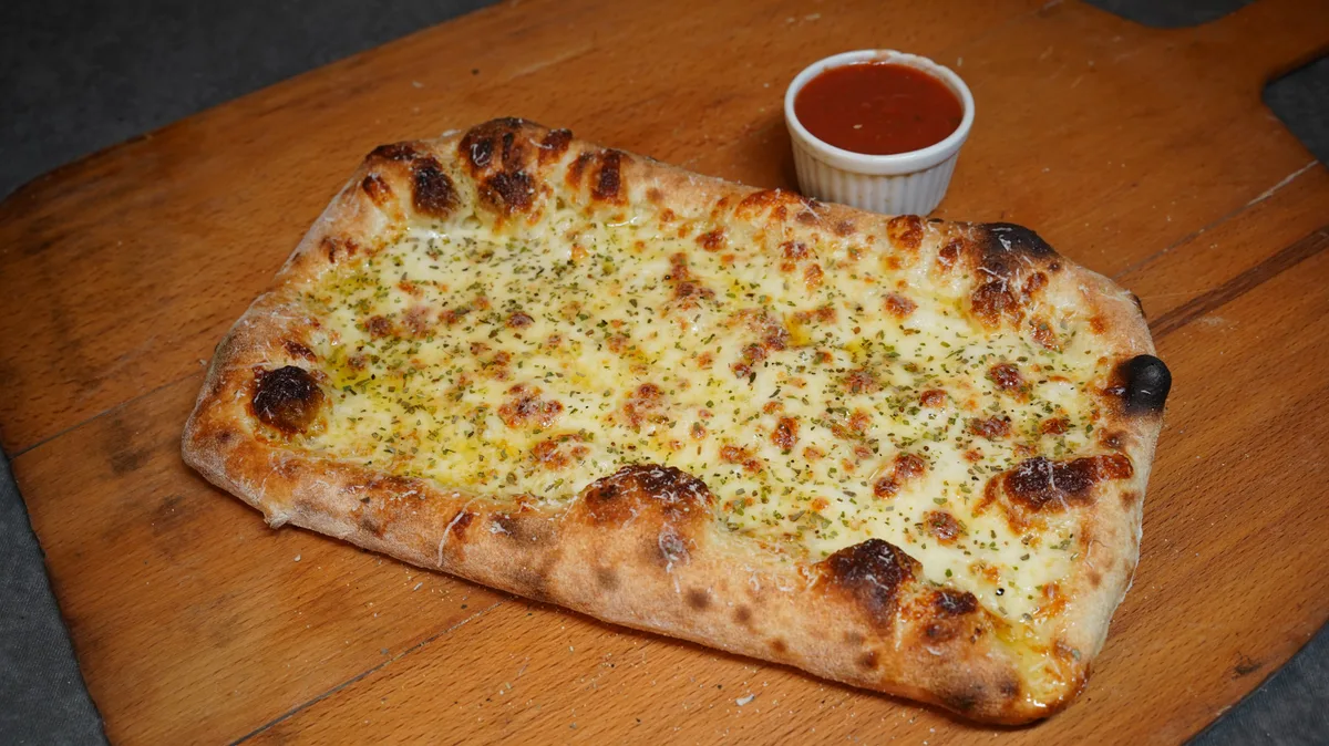 Cheesy Garlic Breadsticks "L"