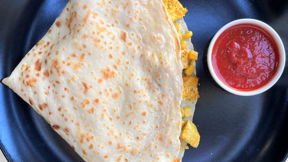 Mozzarella, kurczak i kukurydza