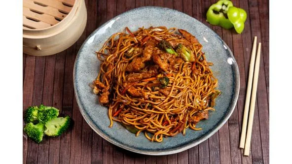 Combo 3 + 1 - Noodles cu porc chow mein