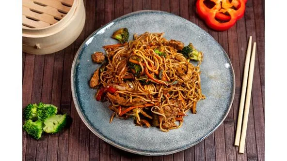 Combo 3 + 1 - Noodles cu vită chow mein