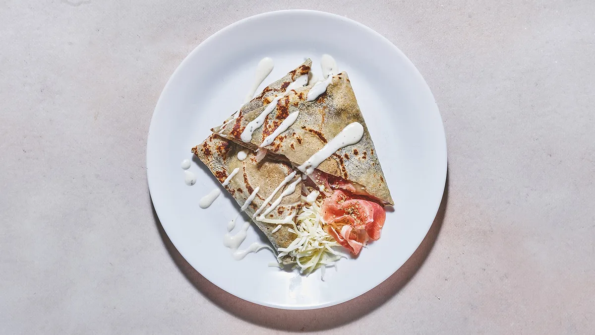 Madpandekage med serrano, ost og oregano